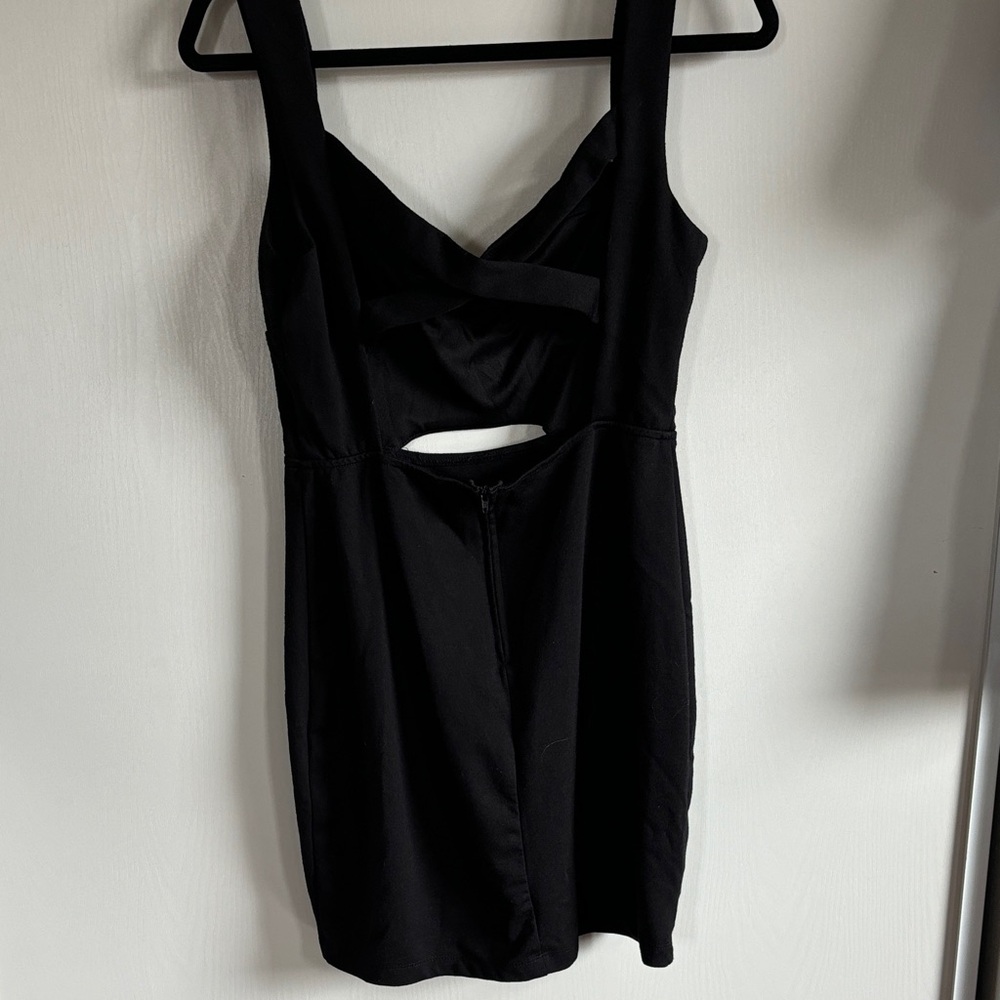 Black Sleeveless Cutout Dress - Picture 3 of 7